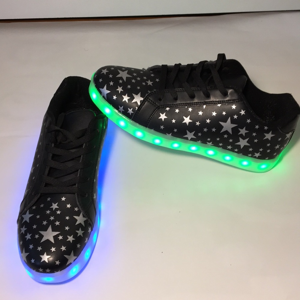 LED LIGHT SHOES WITH STARS